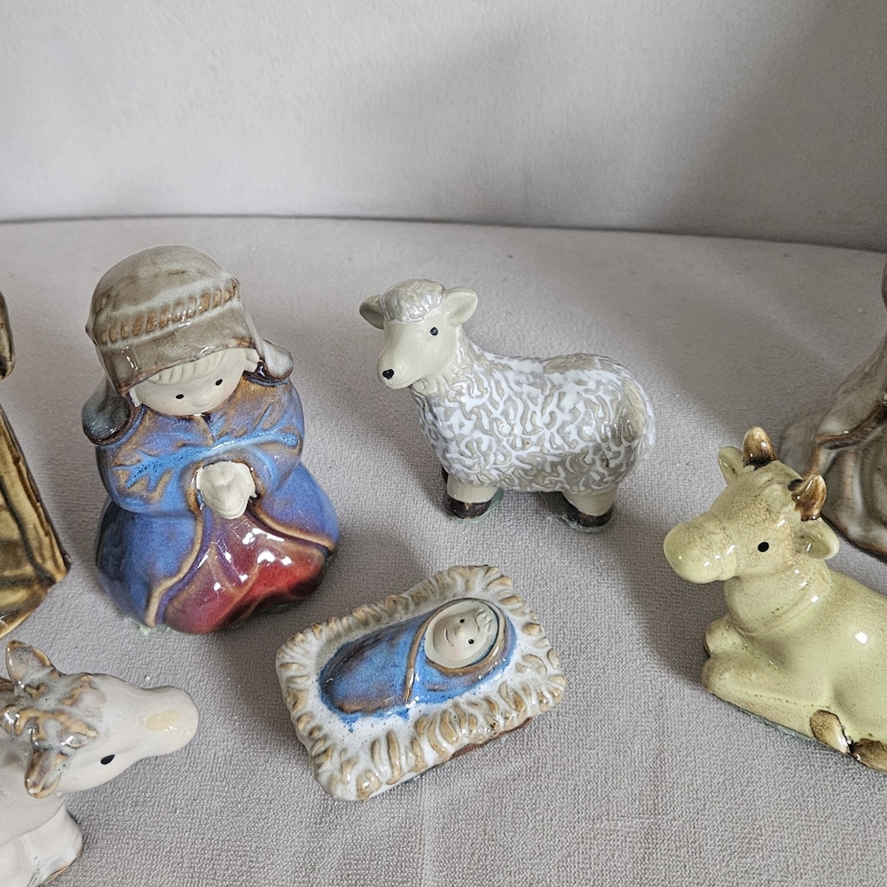 Vintage 7pc Porcelain Glazed Nativity Set. Finished With Glazed Ceramic Finish.